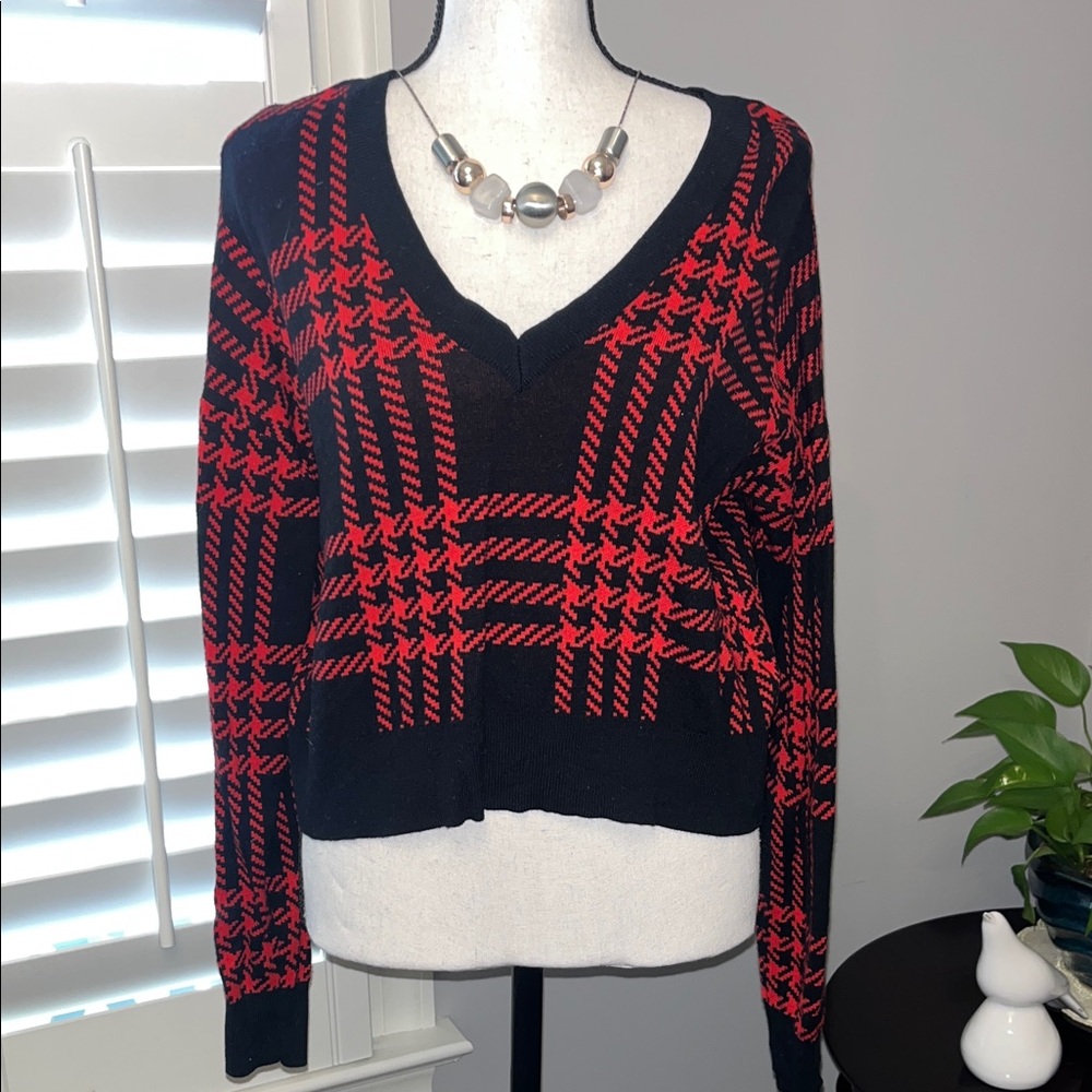 Bar III Black and Red Women's Sweater Small